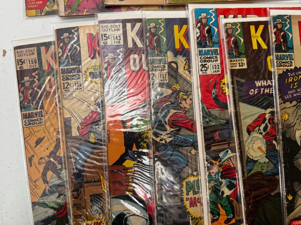 13 low grade Silver Age Kid Colt Comic Books 124, 127, 129, 132, 133, + 7 more - Image 3 of 4