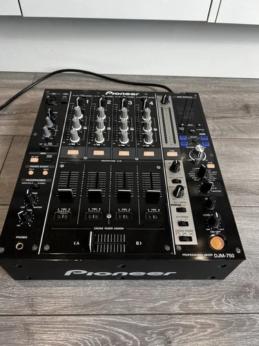 Pioneer DJM 750 4-Channel DJ Mixer, Excellent Condition, Free Postage