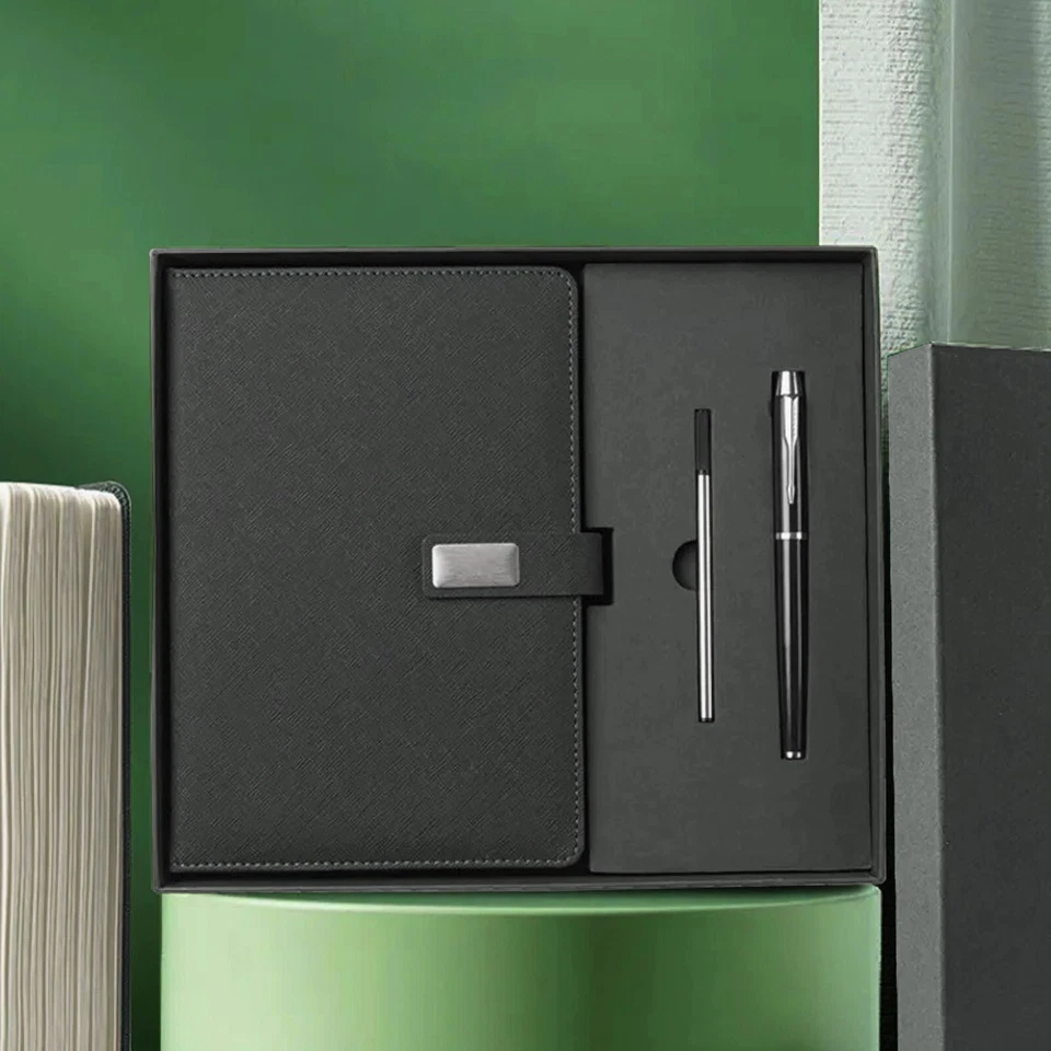 A5 Notizbuch Geschenk Set: Pu Leder und hochwertiger Kugelschreiber - Bild 4 von 4