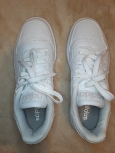 Adidas Hoops 2.0 Menâs Low Top Basketball Sneakers Shoes 5.5 White on White | eBay