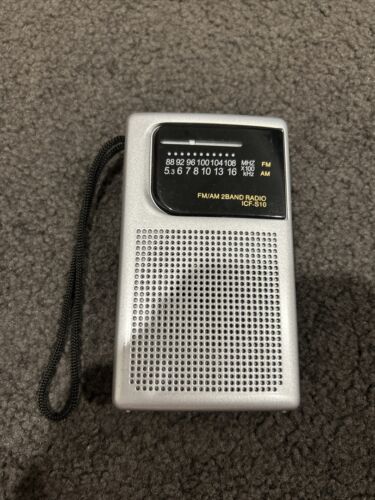 FM/AM 2BAND Pocket Radio - ICF-S10 - Silver - Tested & Working - Photo 1 sur 3