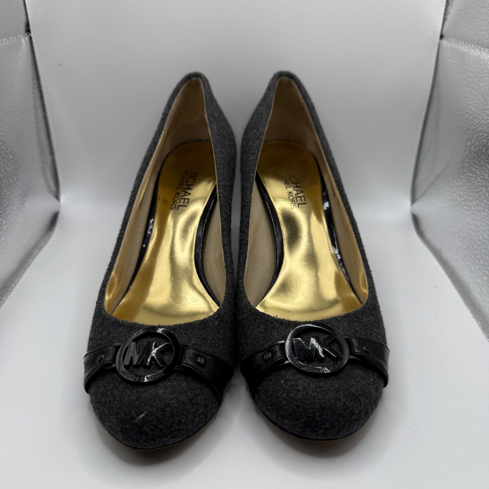 Michael Kors Gray Wool Leather Heels Pumps Classic Logo Detail Size 7M thumbnail 2