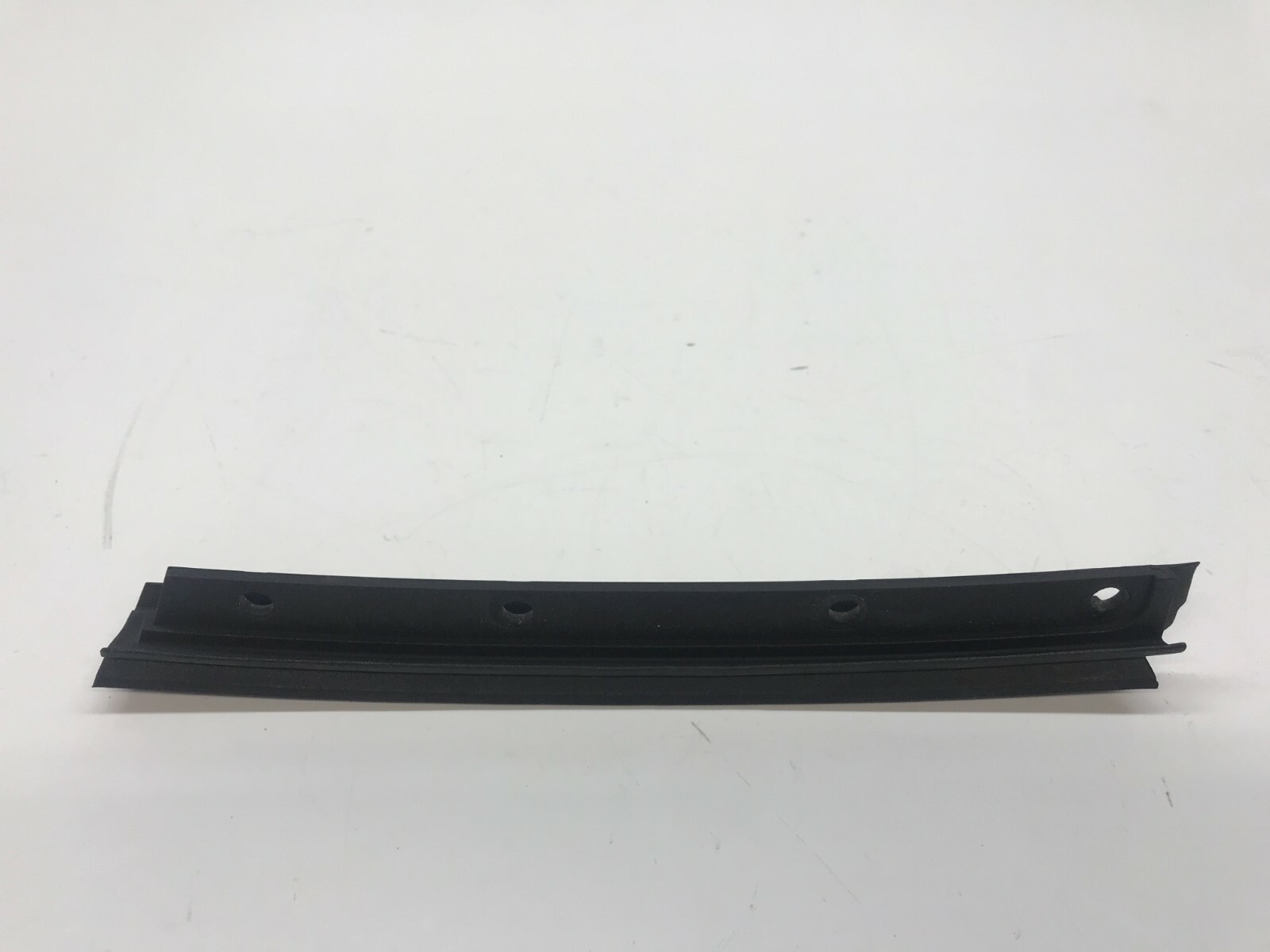 LAMBORGHINI HURACAN PASSENGER RIGHT RH WINDOW GUIDE GASKET OEM 4T0837440B