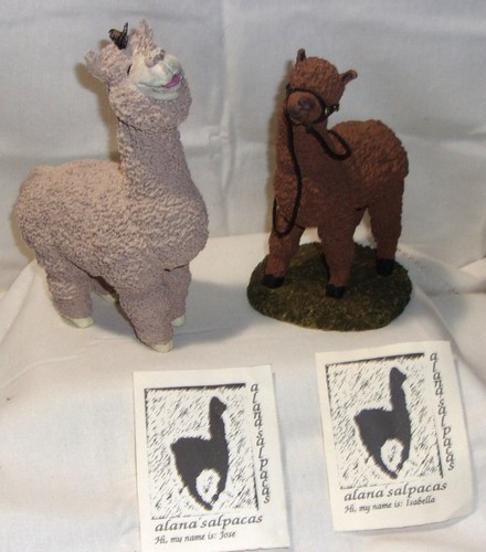 2 ALANA'S ALPACAS FIGURINES - HAPPY WITH BUTTERFLY & BROWN ALPACA LLAMAS
