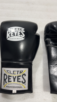 Cleto Reyes Black Lace Up Boxing Gloves 12 oz Genuine Leather