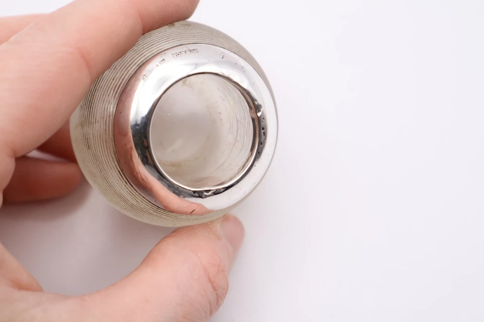 Antiguo golpe de fósforo de vidrio pequeño montado en plata de ley con sello 1903 Foto 4 de 4