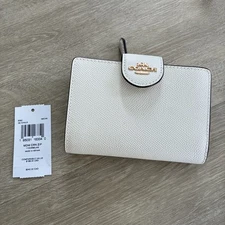 Coach Medium Corner Zip Wallet in Chalk White Leather Style 6390 New With Tags