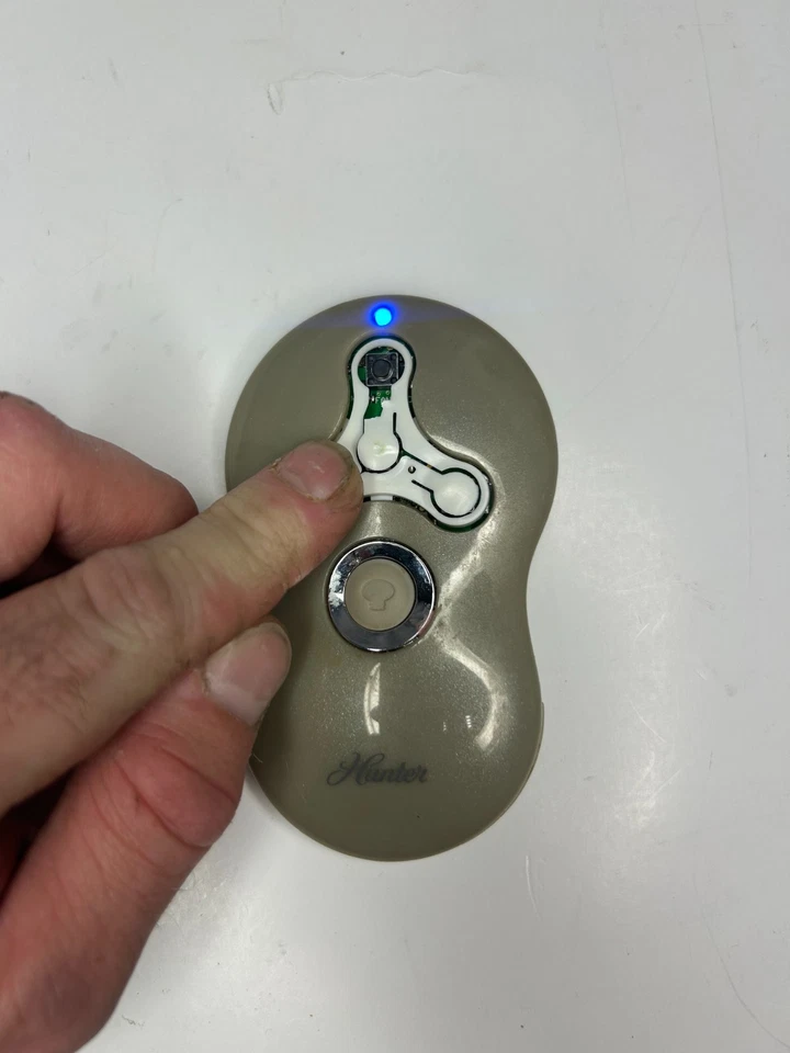 Hunter 99122 Genuine Handheld Ceiling Fan Remote Control, Desert Tan - FOR PARTS - Image 2 of 4