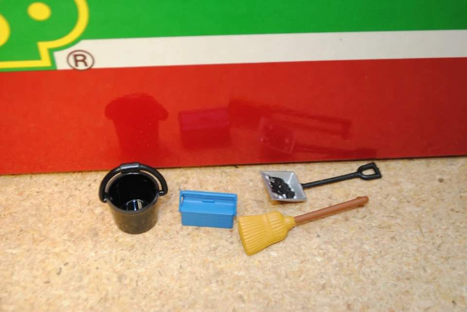 LGB 43650 C&S Colorado & Southern Caboose Car #1003 *G-Scale* - Image 3 of 4