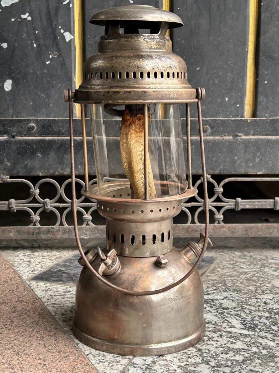 OLD VINTAGE OPTIMUS 300 P CLASSIC PRESSURE KEROSENE LANTERN OLD VINTAGE OPTIMUS 300 P CLASSIC PRESSURE KEROSENE LANTERN