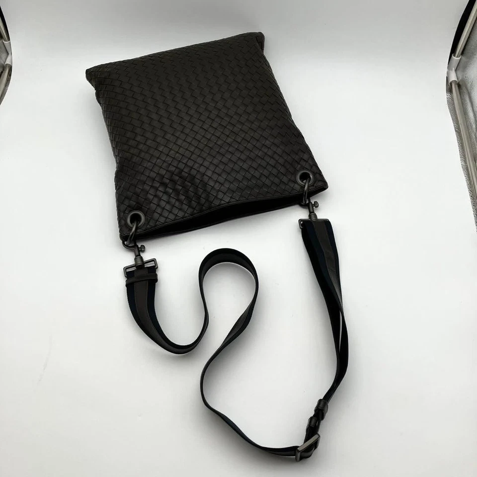 Bolso Bandolera BOTTEGA VENETA Intrecciato Sacoche Cuero Marrón Oscuro Foto 3 de 4