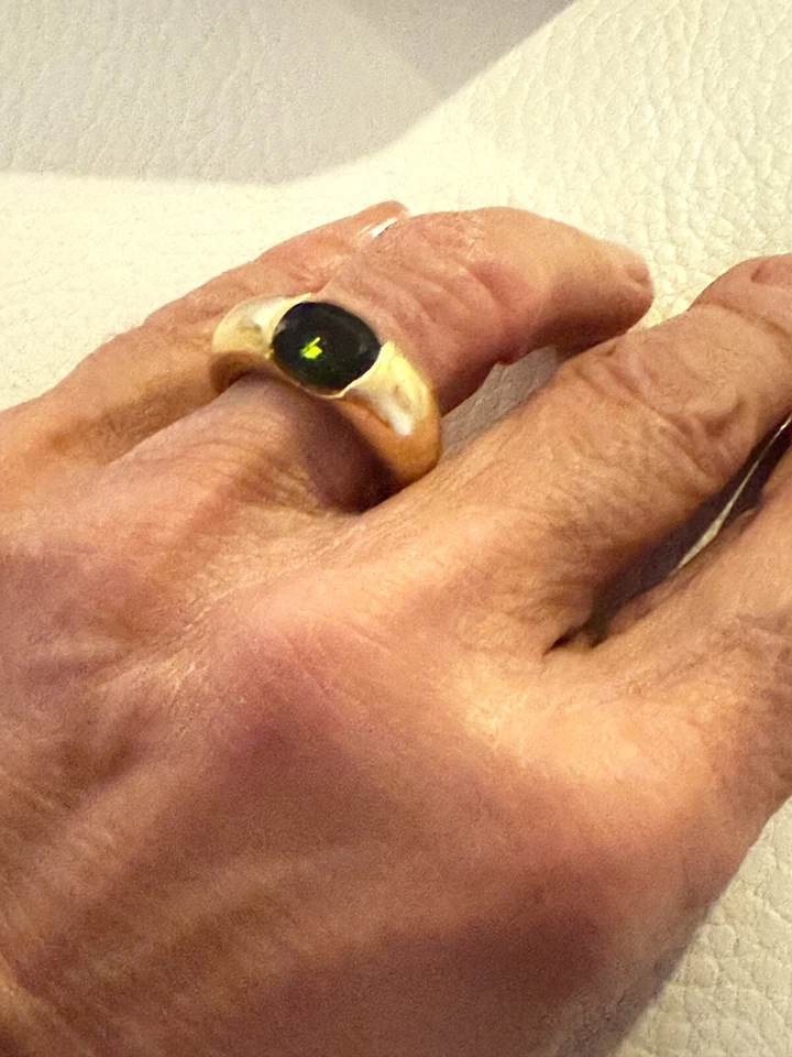 unique Cartier Green Tourmaline Ring in 18 Karat Yellow Gold wide band - Image 4 of 4
