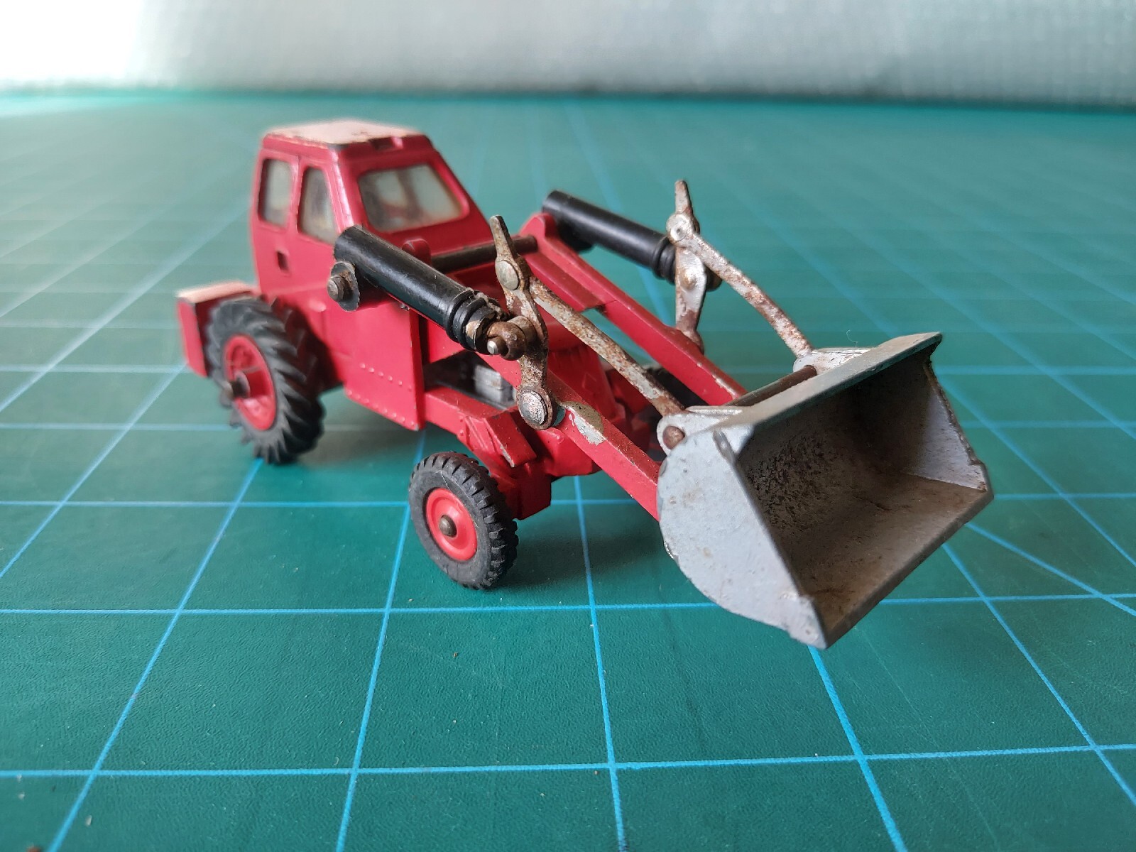 Miniature Dinky Toys 967 GB – Tracteur Muir Hill 2WD Avec Excavatrice – 1/43 – Occasion