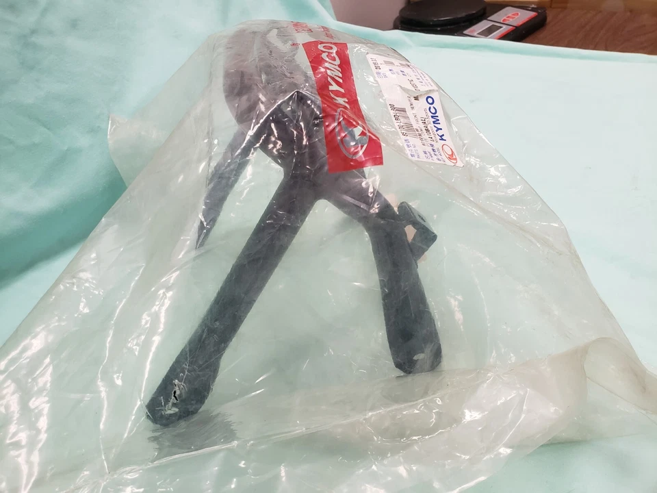 Kymco Front Bumper for certain year Mongoose 50/70/90cc #85100-LBD4-900 Foto 2 de 3