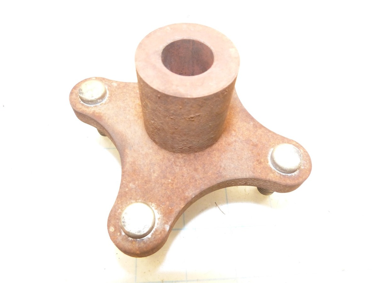 Cub Cadet SLT-1550 1554 Tractor Hydro-Gear 918-04270 Transaxle Hub