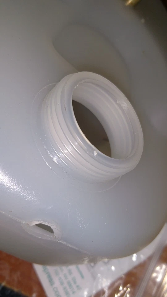 BOTELLA DE REFRIGERANTE RADIADOR JEEP WRANGLER CHEROKEE COMANCHE OEM DAÑADA 04773849 Foto 2 de 4