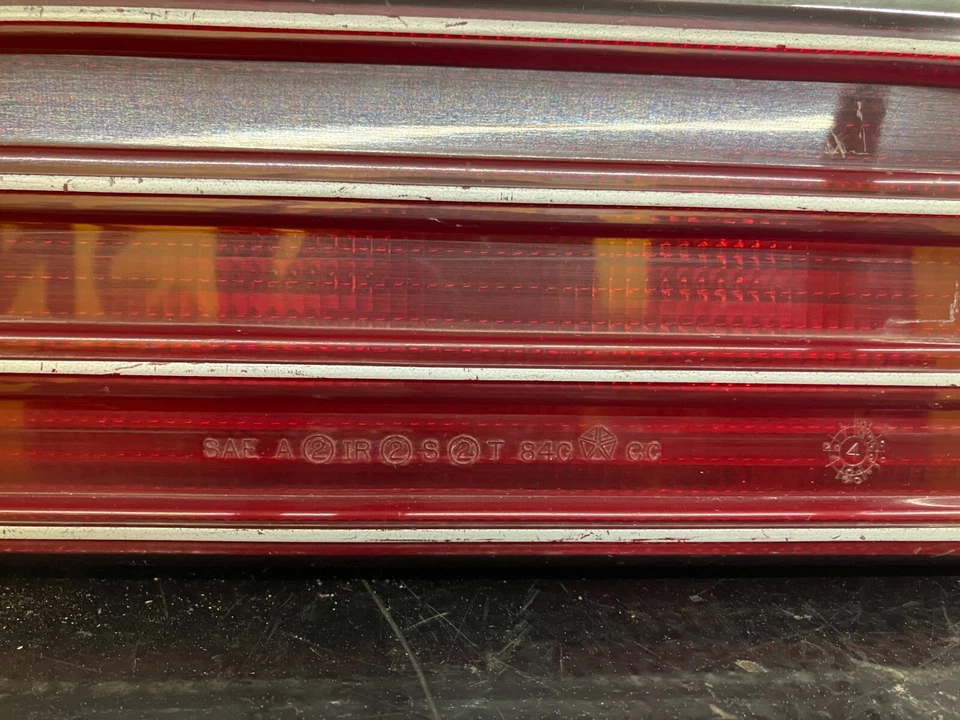 Luz trasera lateral del pasajero derecho Chrysler New Yorker 1984 1985 84 85 OEM  Foto 2 de 4