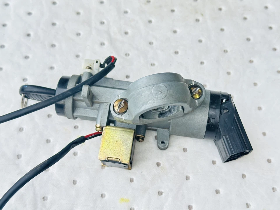 2004-2008 CHEVROLET AVEO IGNITION SWITCH LOCK CYLINDER W/KEY OEM - Image 2 of 4