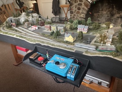 N-scale Train. Includes Everything You Need    62  Long 25  Wide
