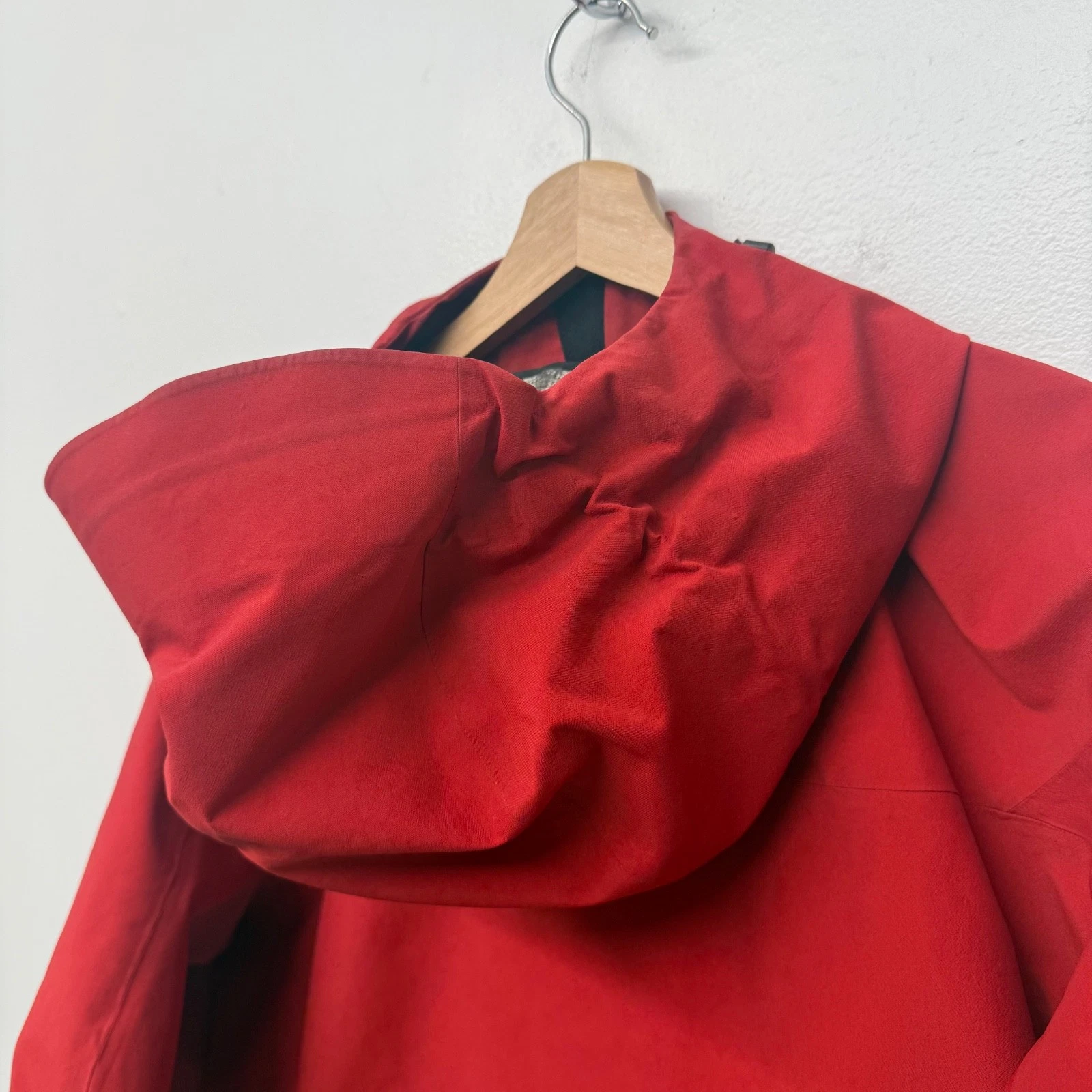 Arc'teryx Alpha SV Bordeaux Red Rain Ski Waterproof Jacket Men’s Size Small - product detail image 14