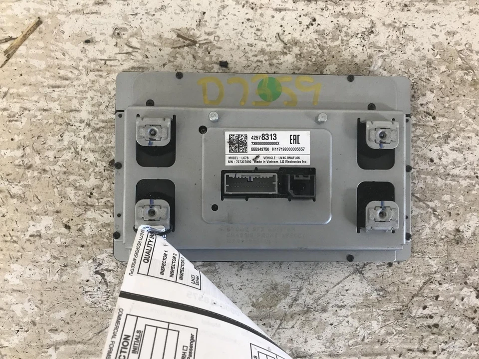 Used Front Center Infotainment Display fits: 2018 Chevrolet Silverado 2500 picku - Image 3 of 4