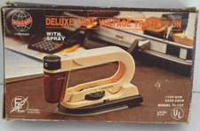 VINTAGE EASTERN ELECTRIC DUAL VOLTAGE TRAVEL IRON, MODEL T1-10T. W/ SPRAY.