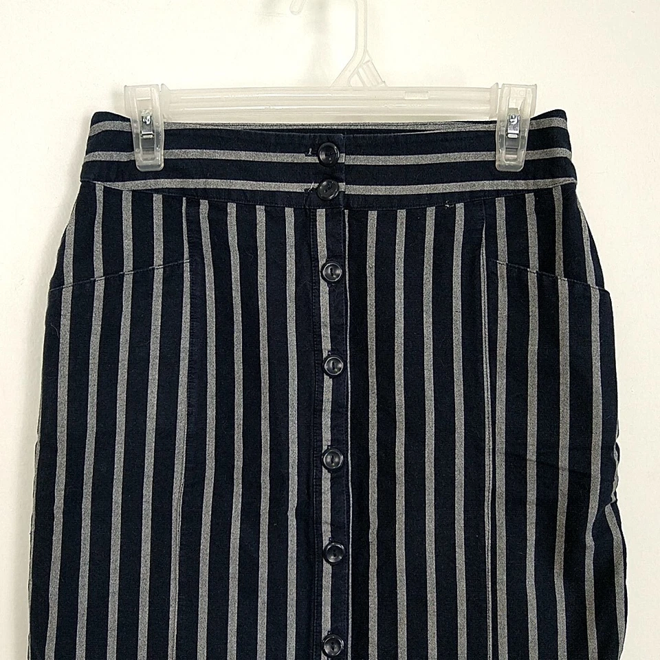 Lápiz Lily White para mujer talla M falda azul rayas abotonadas hasta la rodilla Foto 2 de 4