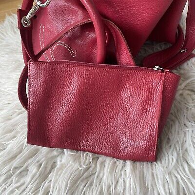 Catherine Loiret Red Pebble Leather Oblong Convertible Catherine Loiret Red Pebble Leather Oblong Convertible