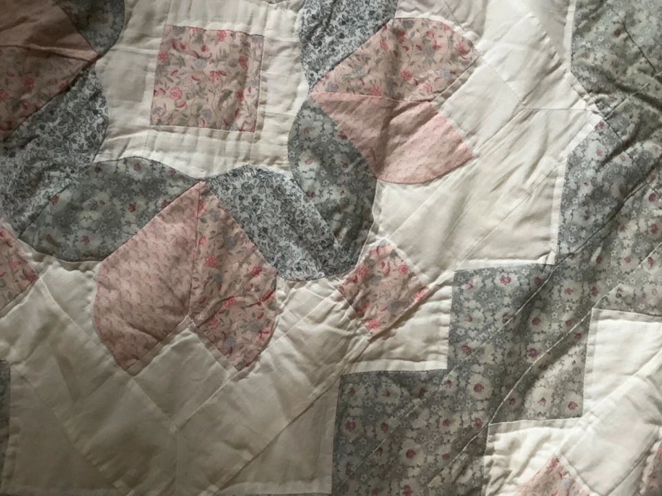 Two of these twin size comforters in twin size.But the price is for one. - Image 4 of 4