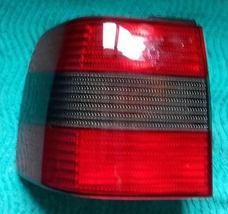 Feu arrière gauche Passat Biker Hella 14190 plastique injecté