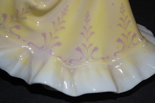 ROYAL DOULTON FIGURINE  Ninette  Copr. 1970 H.N.2379 - Picture 6 of 11