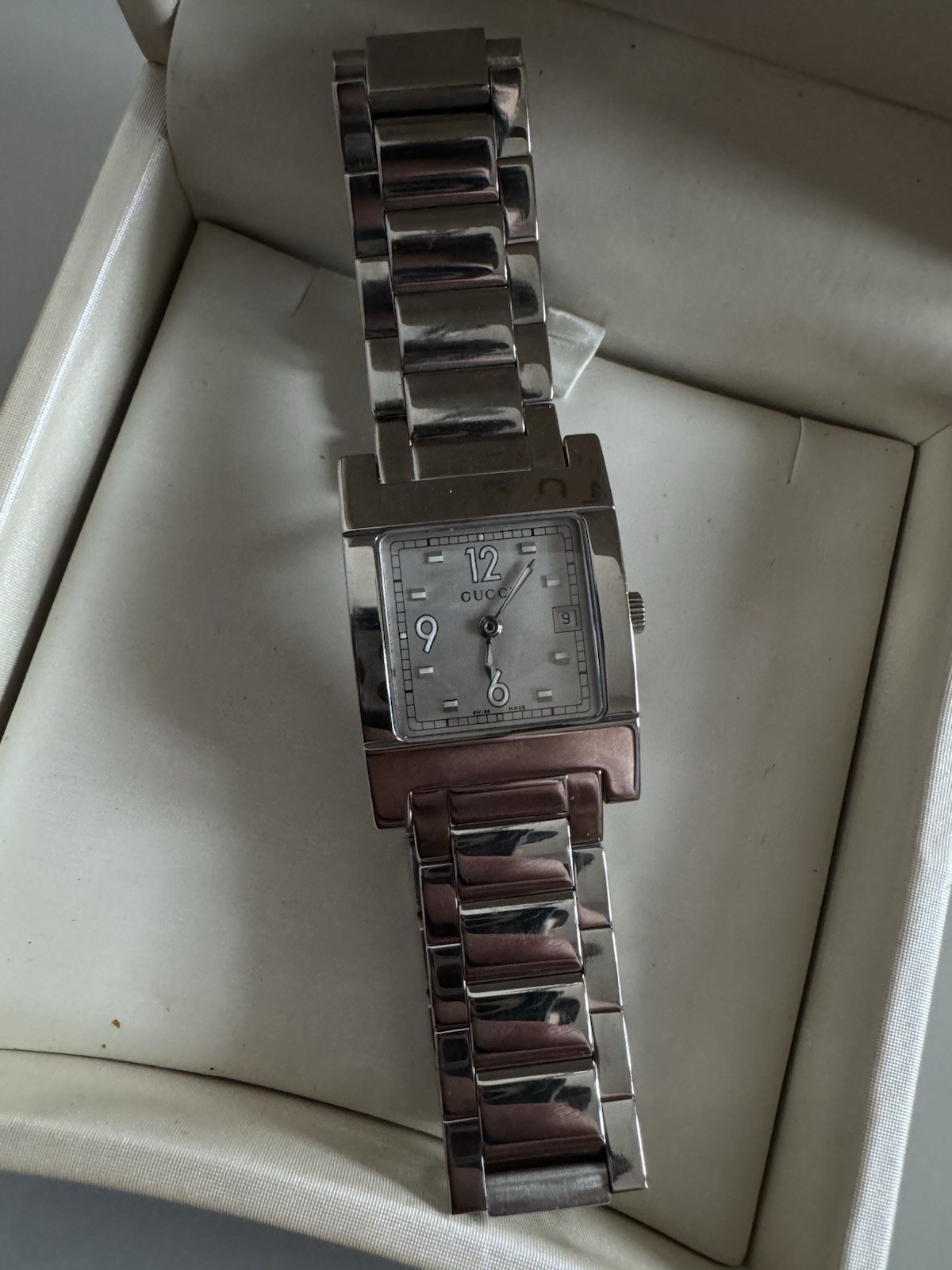 Gucci Silver Dial Stainless Steel Bracelet Women Watch 7700L