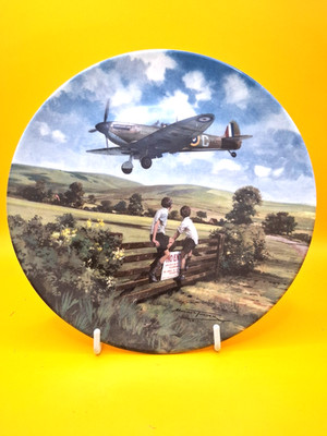 Royal Doulton Ltd Edition Sammlerteller mit dem Titel Spitfire Coming Home Nr. 5482J