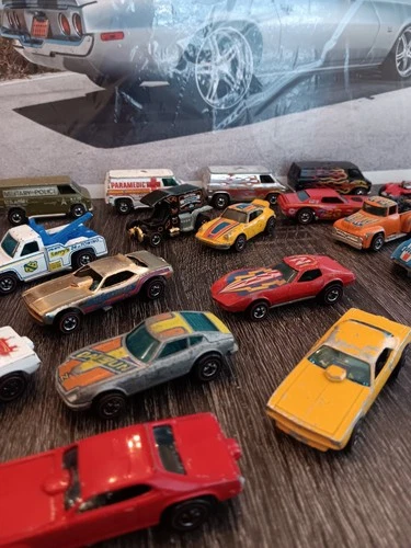 Hot Wheels Redline Lot Of 22 With Collectors Race Case