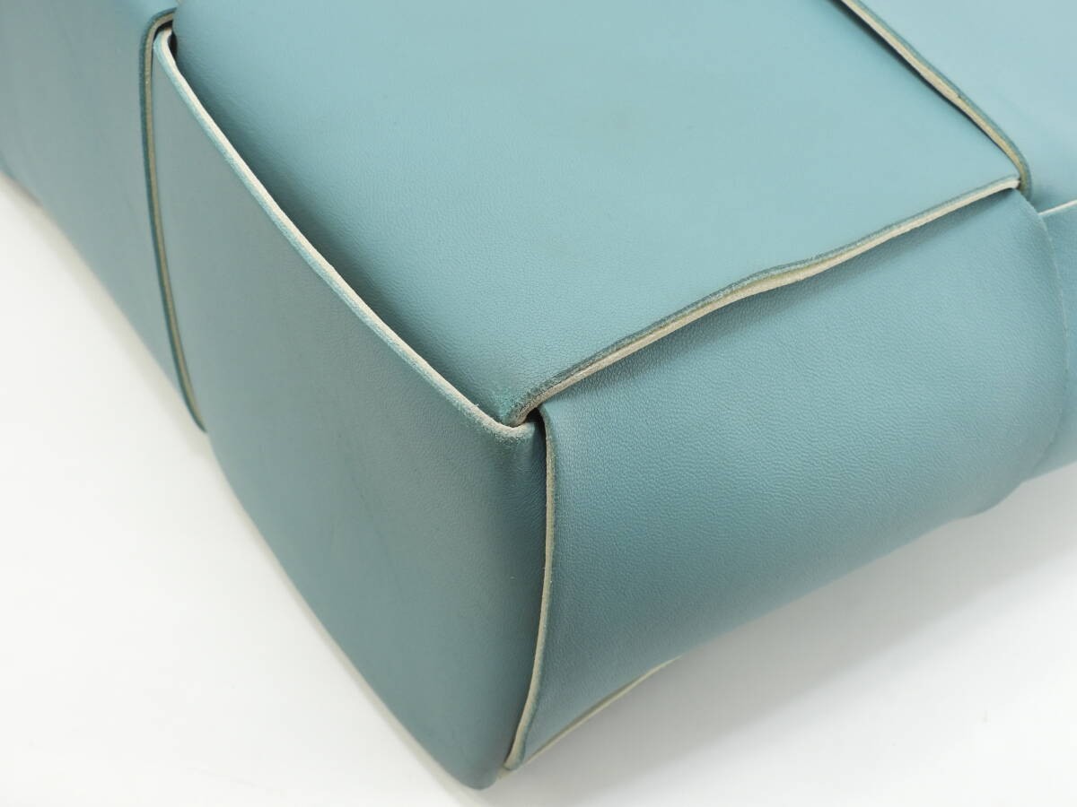 Bottega Veneta Medium Arco Tote Bag Light Blue Leather thumbnail 4