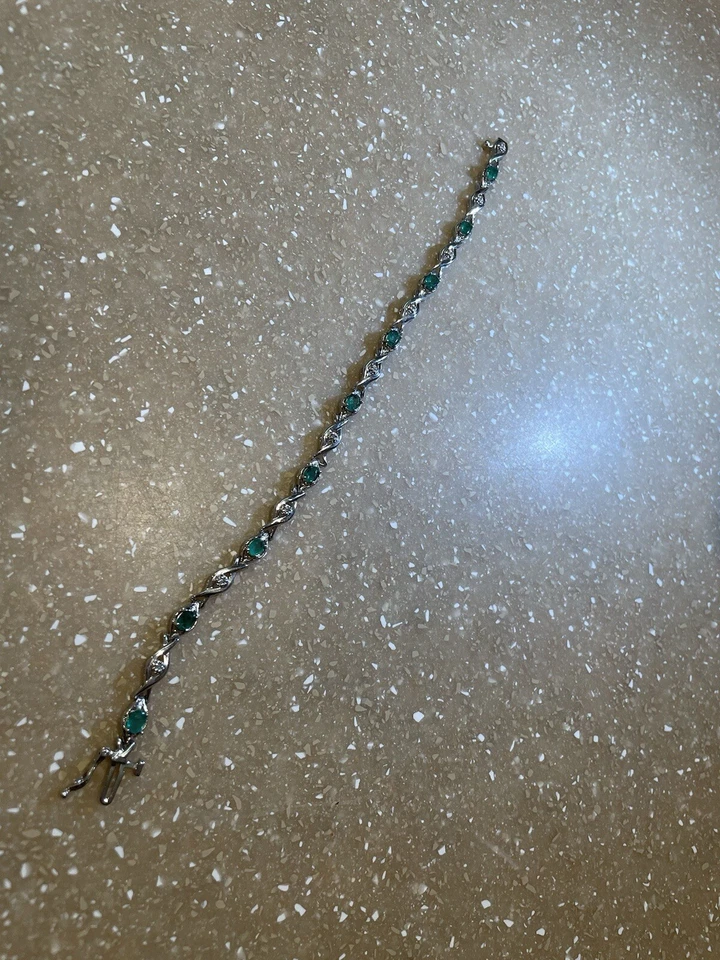 Brazalete tenis X&O diamante redondo esmeralda oro blanco 10K Foto 2 de 4