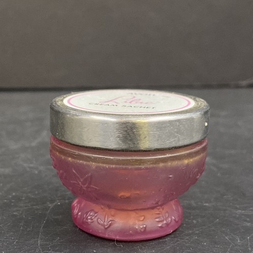 Menge 5 Vintage Avon cremefarben Beutel leere Gläser 70er Jahre Waschtisch Dekor lila Glas Milch - Bild 6 von 11
