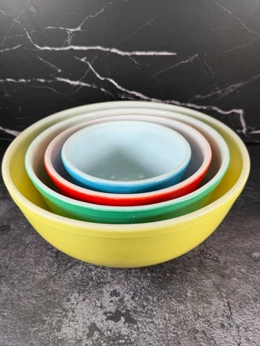 New ListingVintage Pyrex Primary Colors Nesting Mixing Bowls Set Of 4