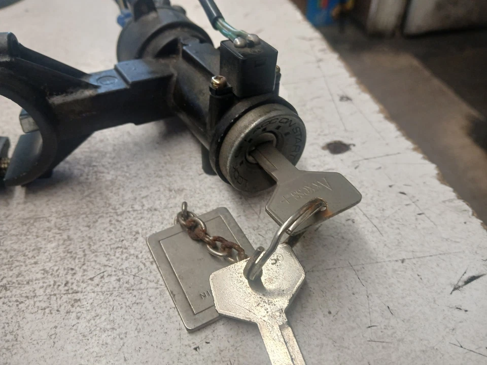 89 Trooper Isuzu Interruptor de bloqueo de encendido Llave Carcasa palo usado VERIFICAR SU CORRECTO Foto 3 de 4