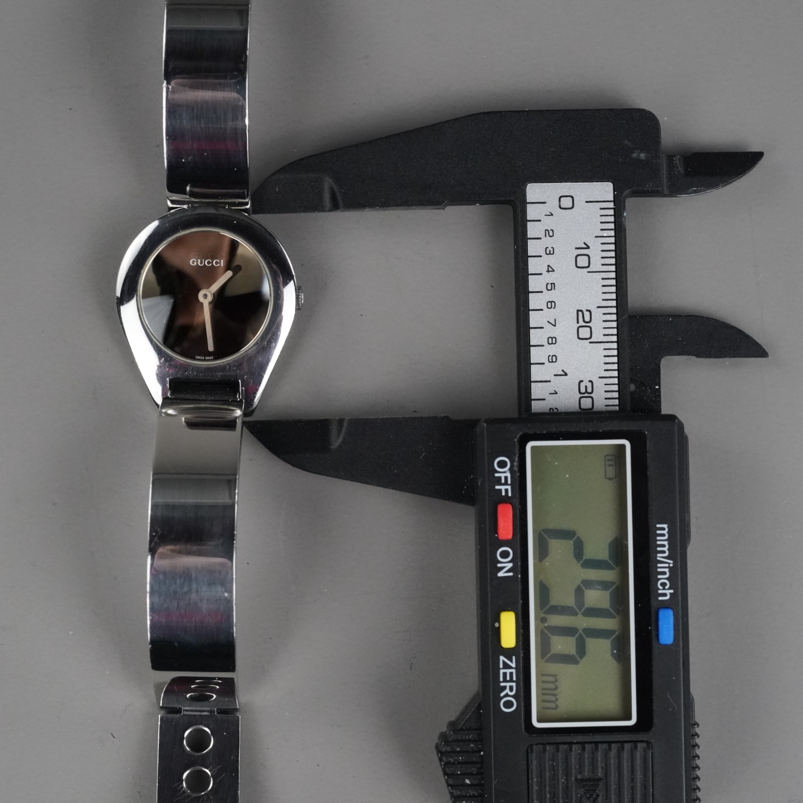 GUCCI Vintage Women's Watch 6700L Silver 27mm Vintage New Battery 0105015 thumbnail 21