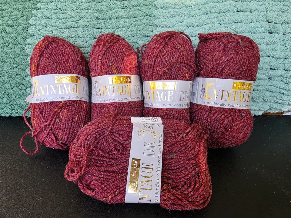 Hayfield Vintage DK, Lote de 4+ Color: Borgoña (mismo lote de tinte) Foto 2 de 4
