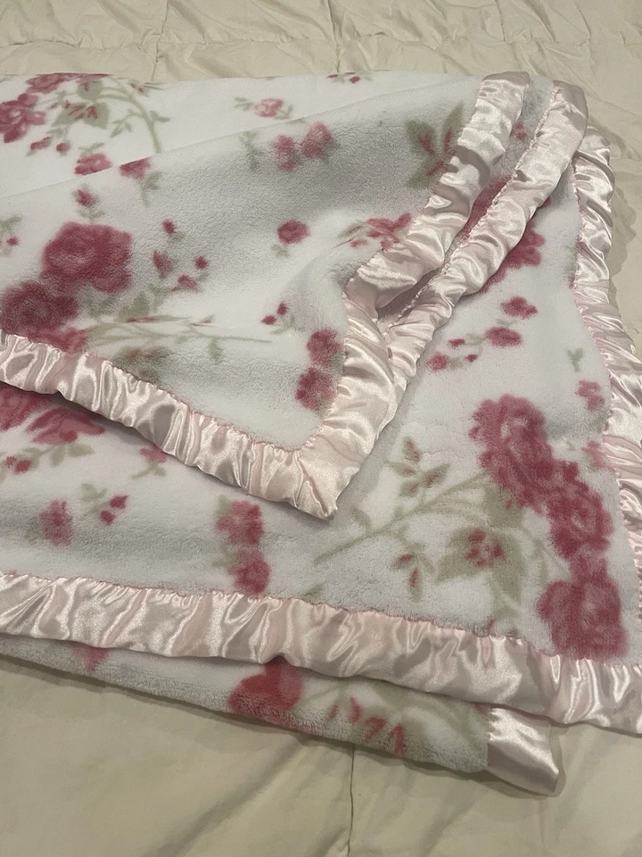 Shabby Chic TARGET single ply pink white flower blanket satin trim 69” x 87” - Image 2 of 4