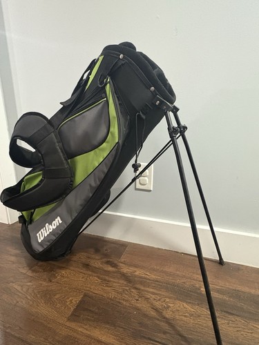 Mens Wilson RH Golf clubs. 10.5 Driver and putter included along with P-9 iron