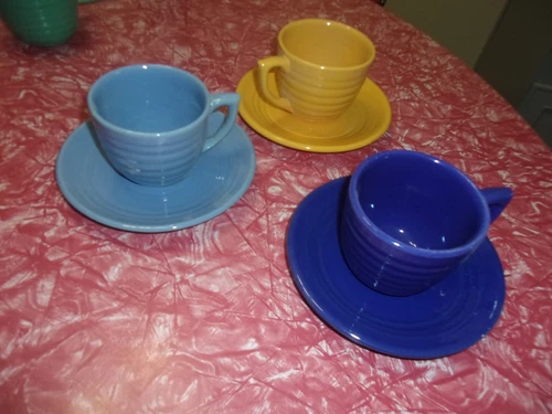Vintage 1940’s BAUER Pottery Set of 3 Tea/Coffee Cups And Saucers
