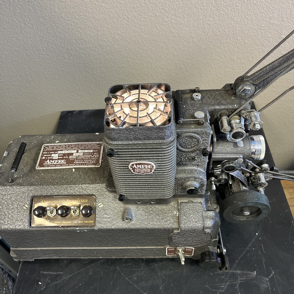 VINTAGE AMPRO 16mm FILM PROJECTOR - AMPROSOUND PREMIER*10 MODEL 
