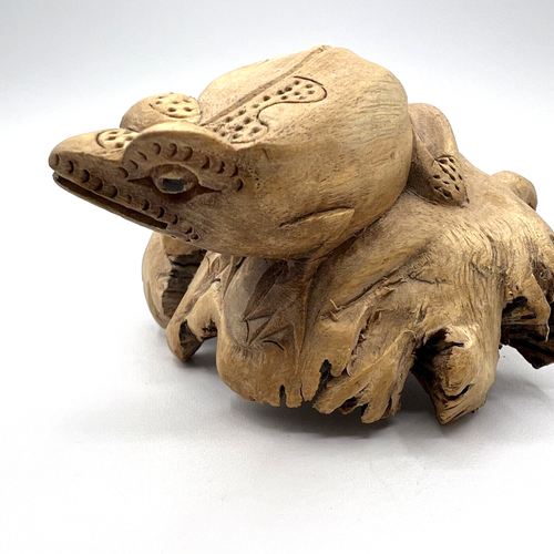 Vintage Hand Carved Burl Wood Tree Frog Sculpture Figure Wooden Life Size 2" T - Picture 7 of 12