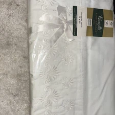 Vintage  Wamsutta Lustercale Sheet  Crowning Touch 72x108 new