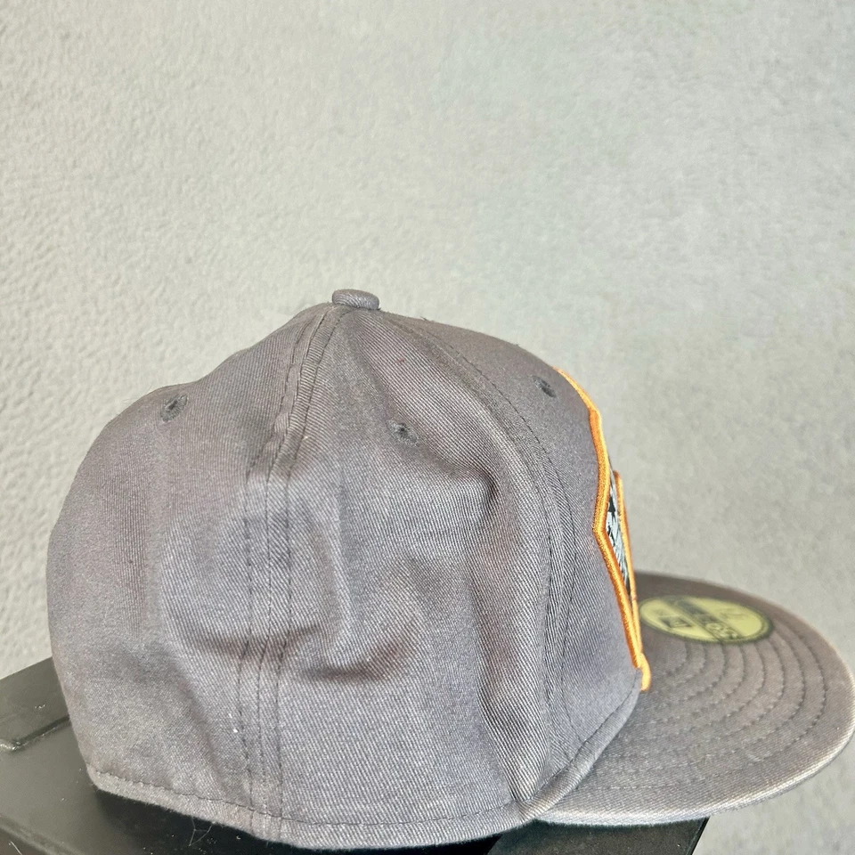 VTG 2000’s NEW ERA x DC Shoes Hat Fitted Size 7 1/8 Gray Skate Hat - Image 2 of 4