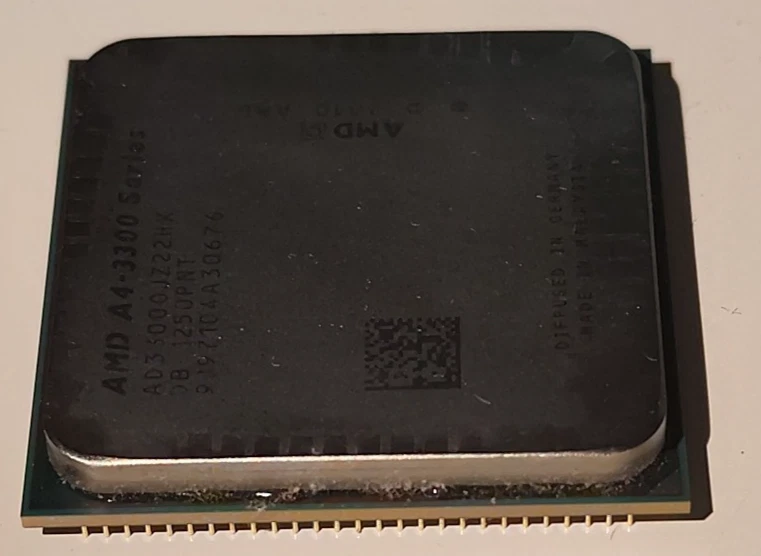 Processore CPU AMD A4-Series A4-3300 2.5GHZ/1M (AD3300JZ22HX) Socket FM1 2010 - Immagine 2 di 4