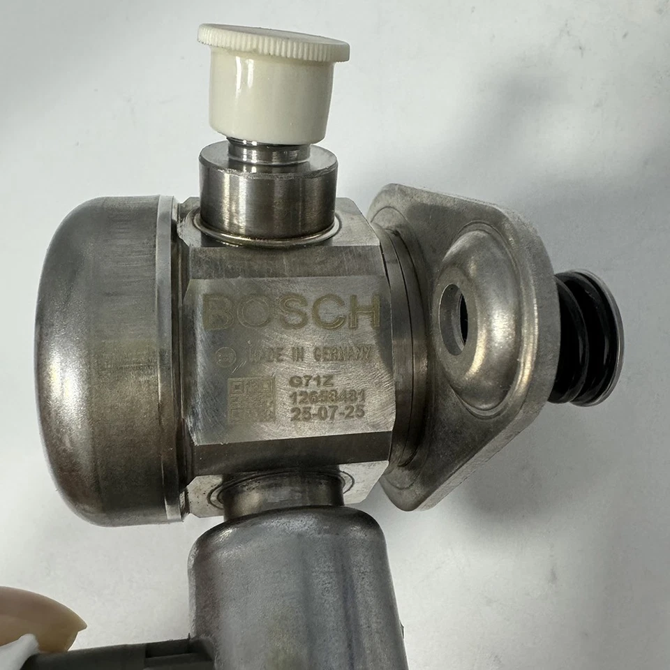 Bomba de combustible de alta presión Bosch 12658481 para Chevrolet Malibu Impala Buick Regal Foto 4 de 4